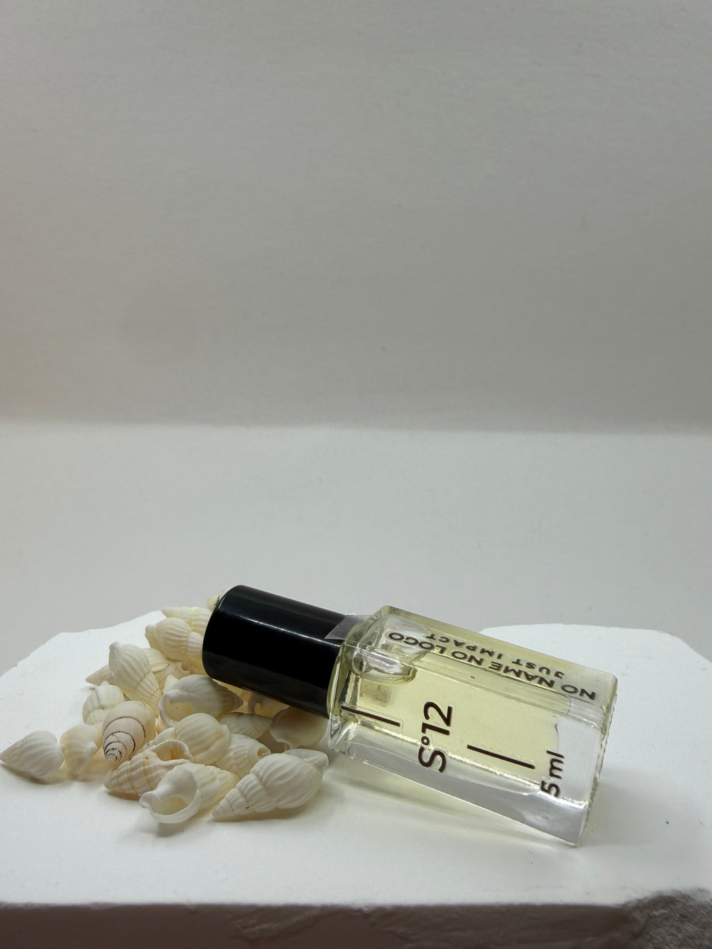 12°Scent- Bright citrus, juicy mandarin, bergamot and clean woods. Perfume concentrated oil