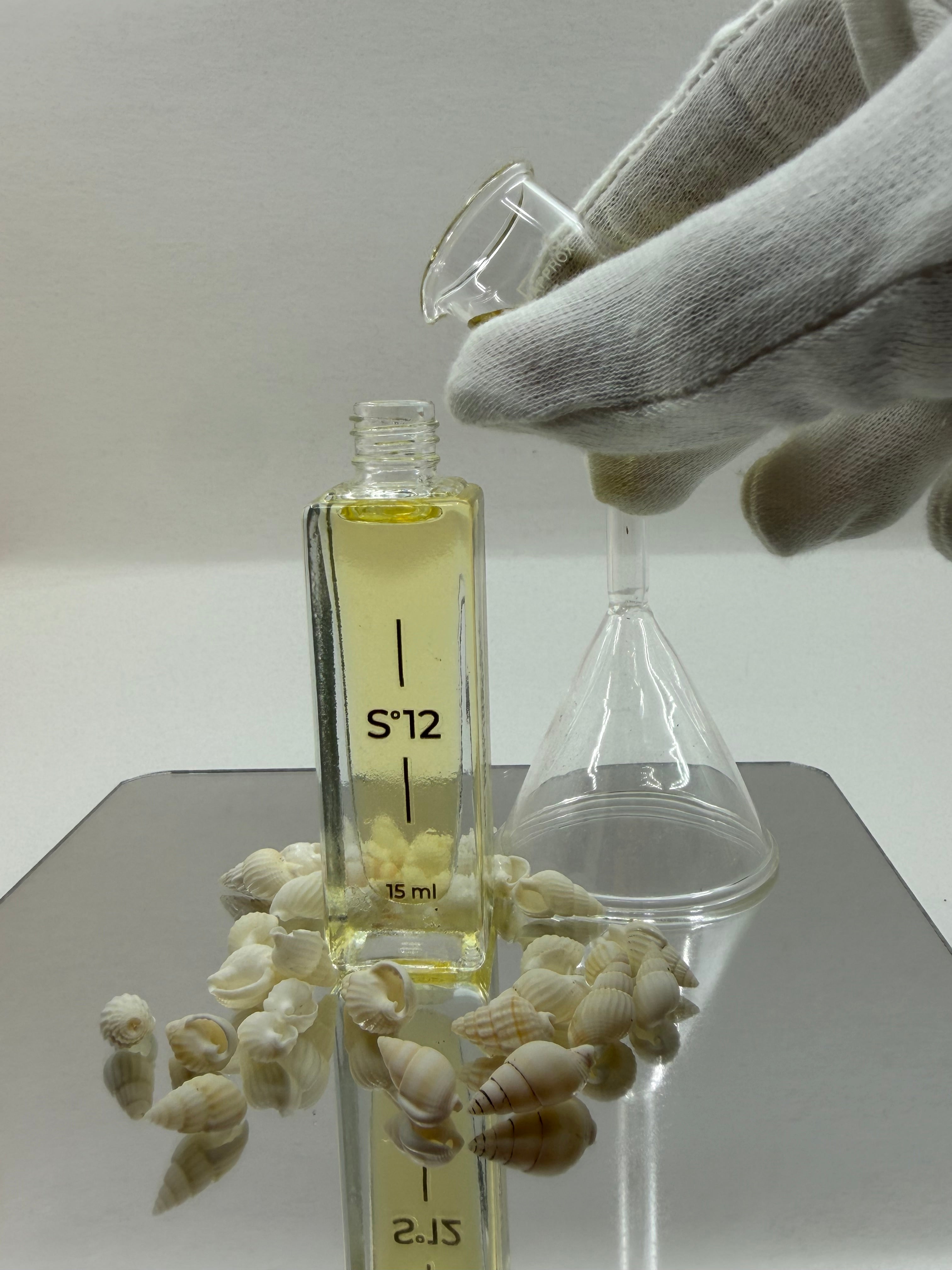 12°Scent- Bright citrus, juicy mandarin, bergamot and clean woods. Perfume concentrated oil