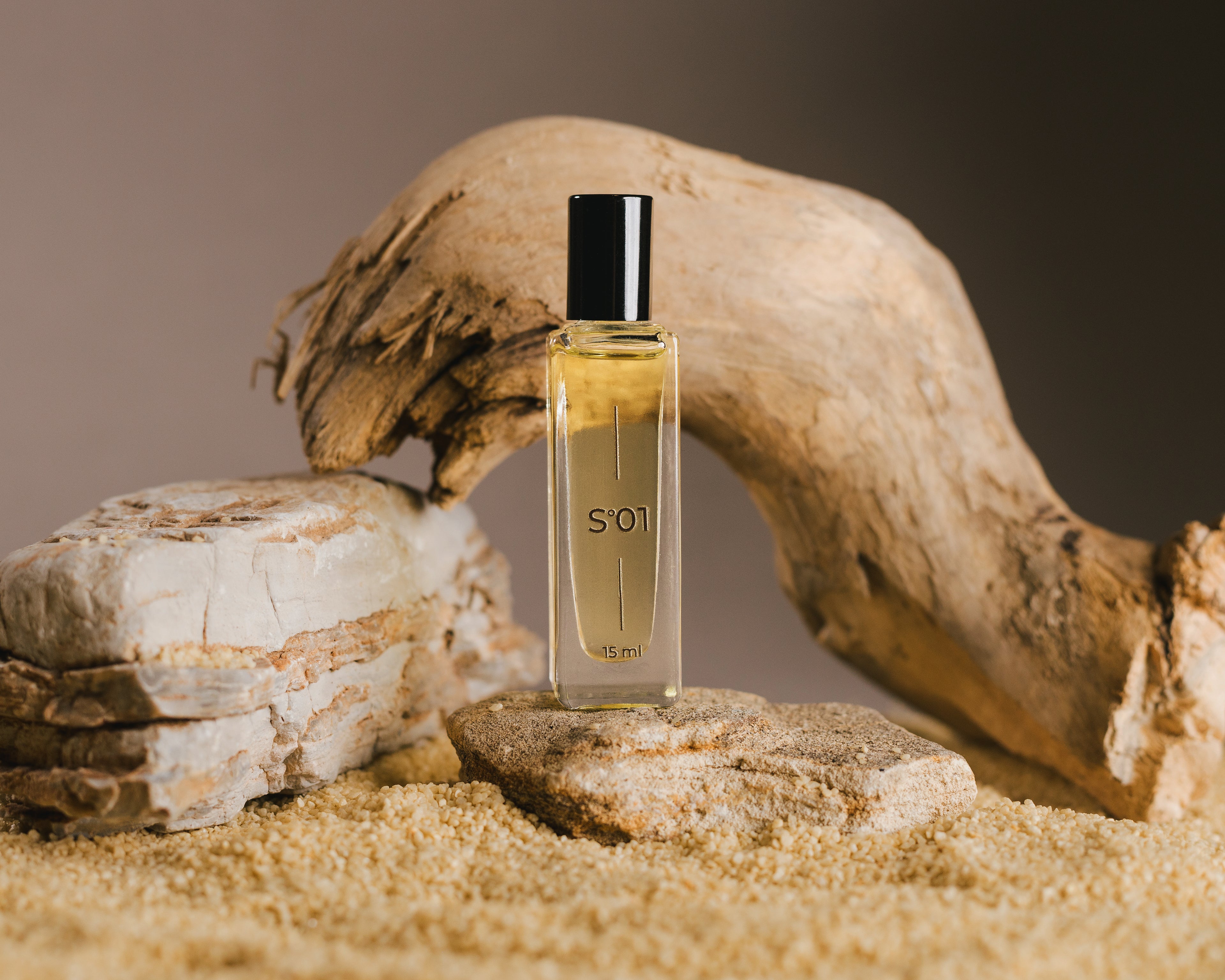01°Scent  - Dark cacao and iris wrapped in patchouli and violet ,soft suede and musk perfume oil