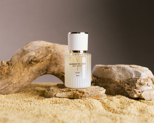 01°Scent  - Dark cacao and iris wrapped in patchouli and violet ,soft suede and musk perfume