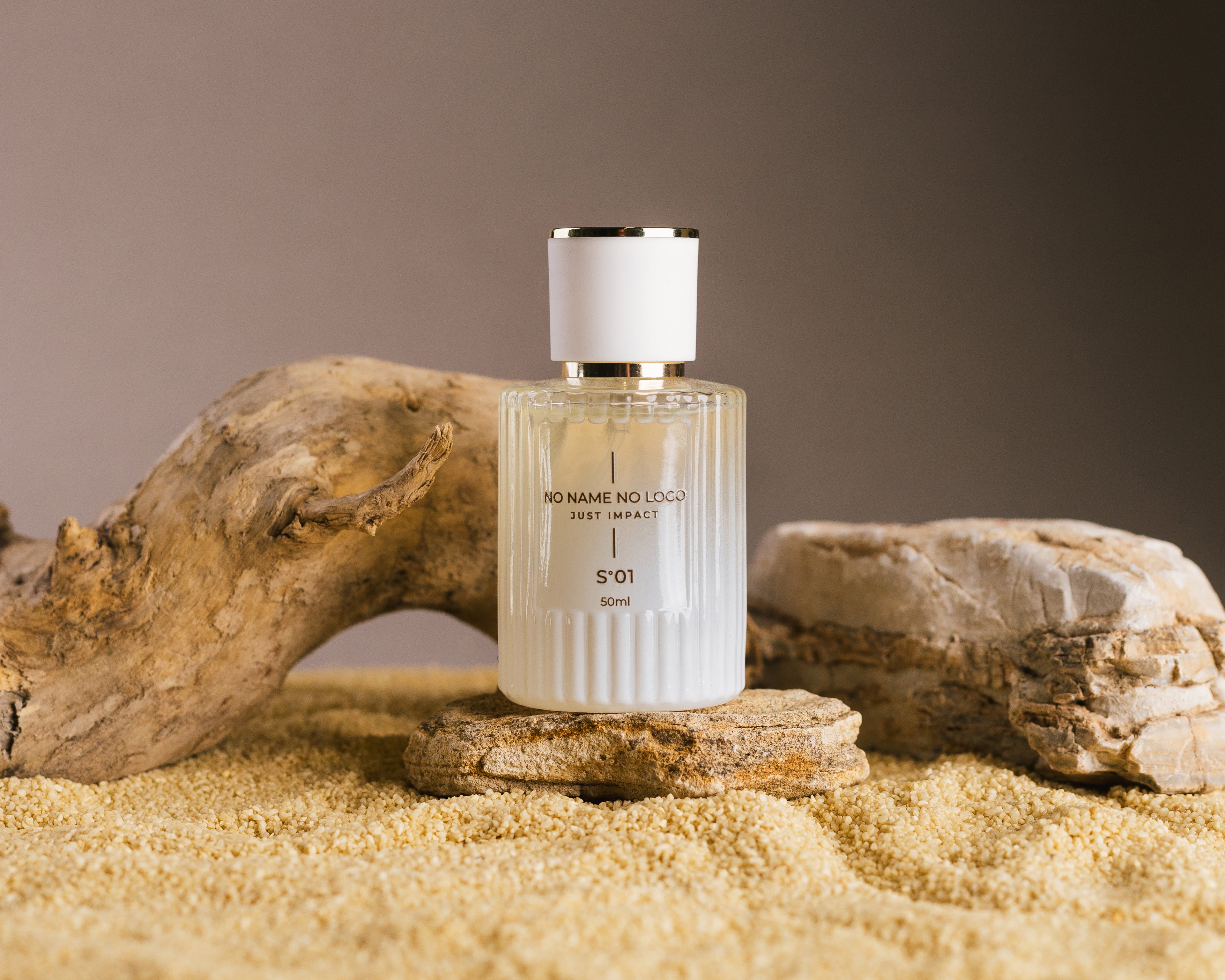 01°Scent  - Dark cacao and iris wrapped in patchouli and violet ,soft suede and musk perfume