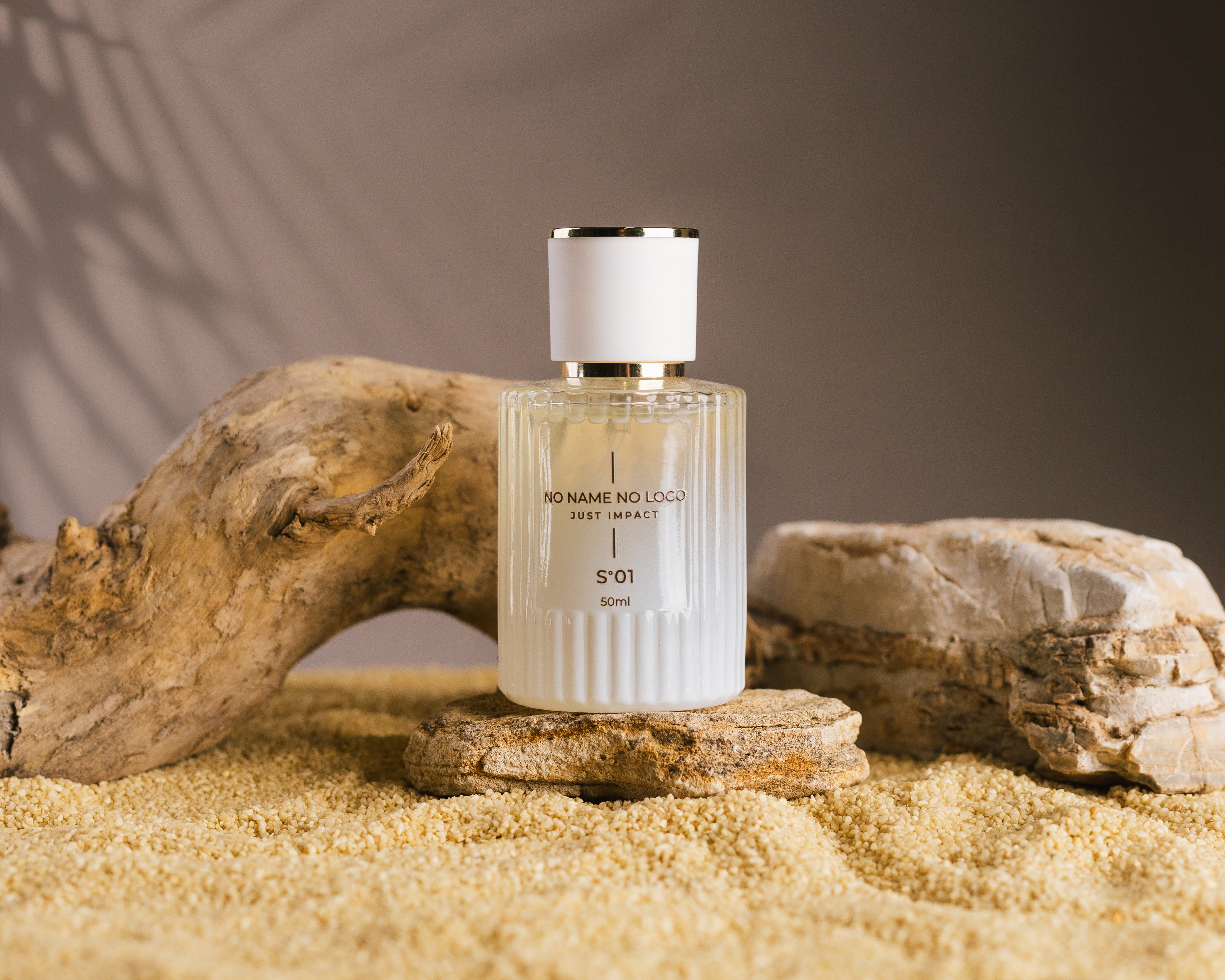 01°Scent  - Dark cacao and iris wrapped in patchouli and violet ,soft suede and musk perfume