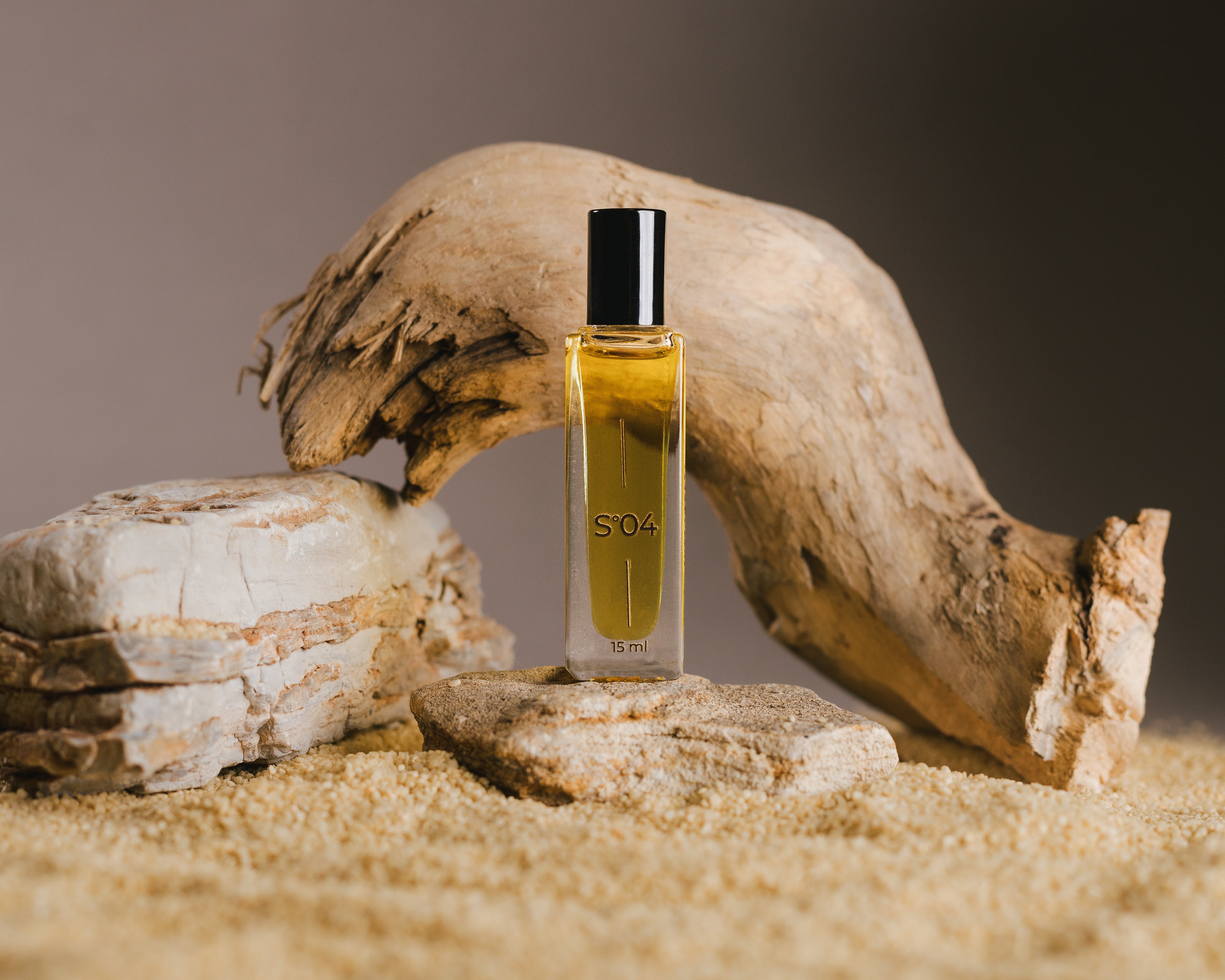 04°Scent - blend of smoked leaf, creamy vanilla and spiced tonka perfume oil