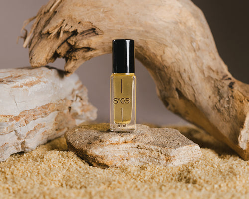 05°Scent -Velvety rose, dark berries, warm spice and rich patchouli. Perfume concentrated oil