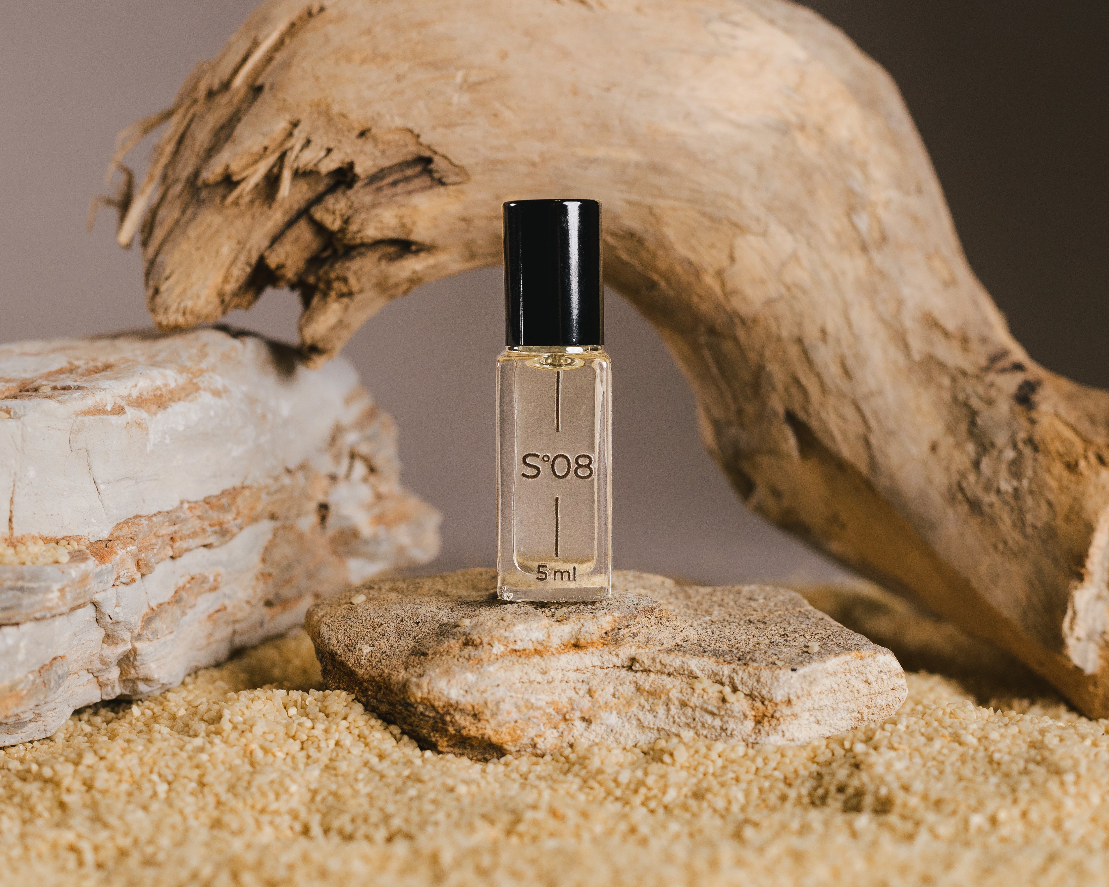 08°Scent - Seductive perfume oil with Saffron Jasmine Amber & Cedarwood perfume oil