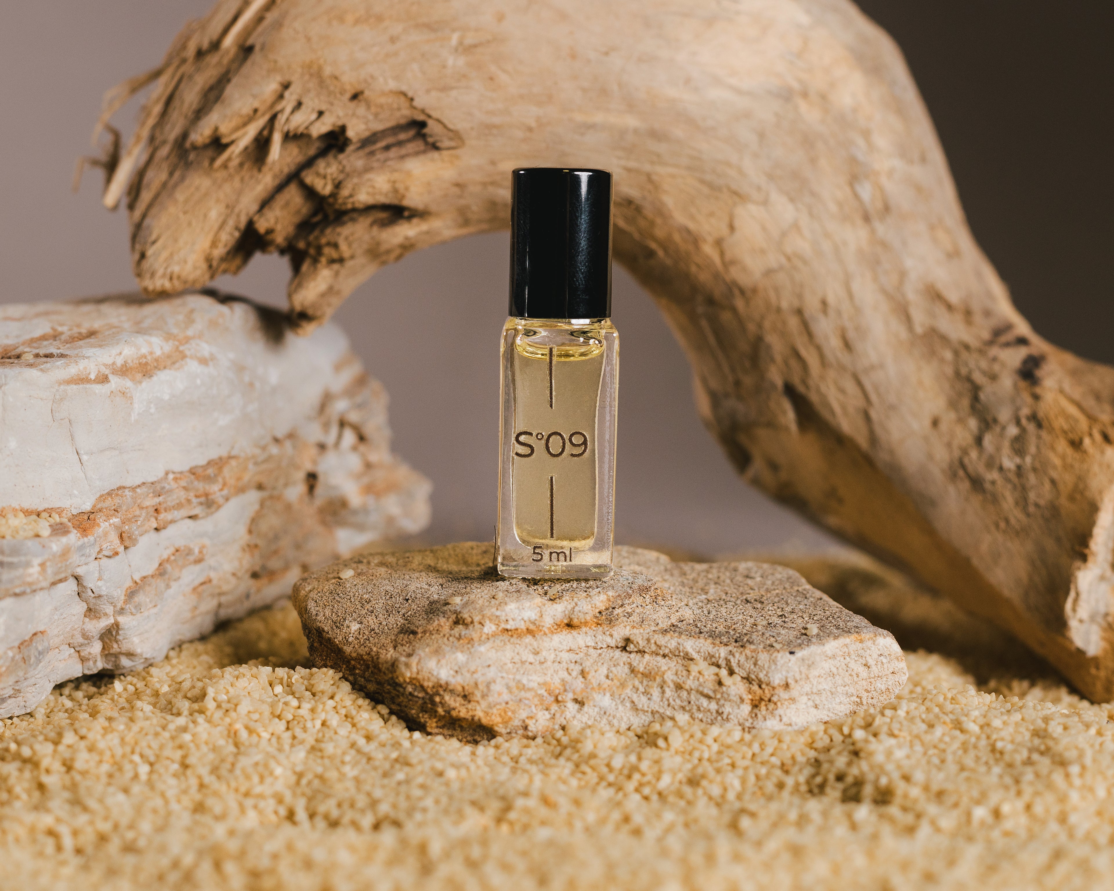 09°Scent - Smooth leather and sharp spice perfume oil