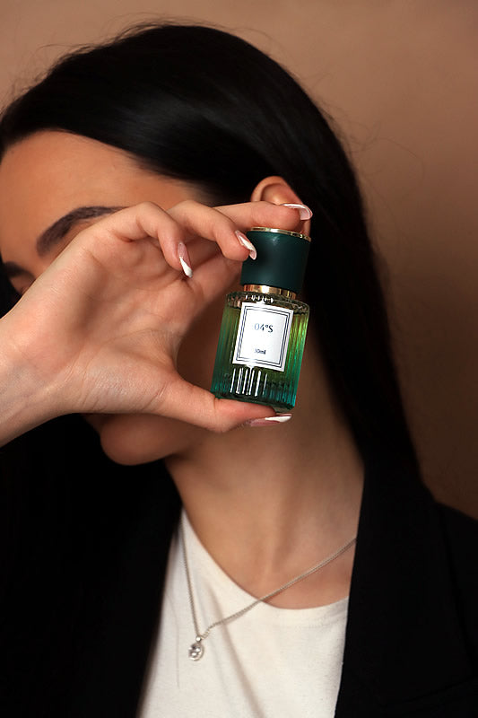 04°Scent  - warm smokey blend of smoked leaf, creamy vanilla and spiced tonka