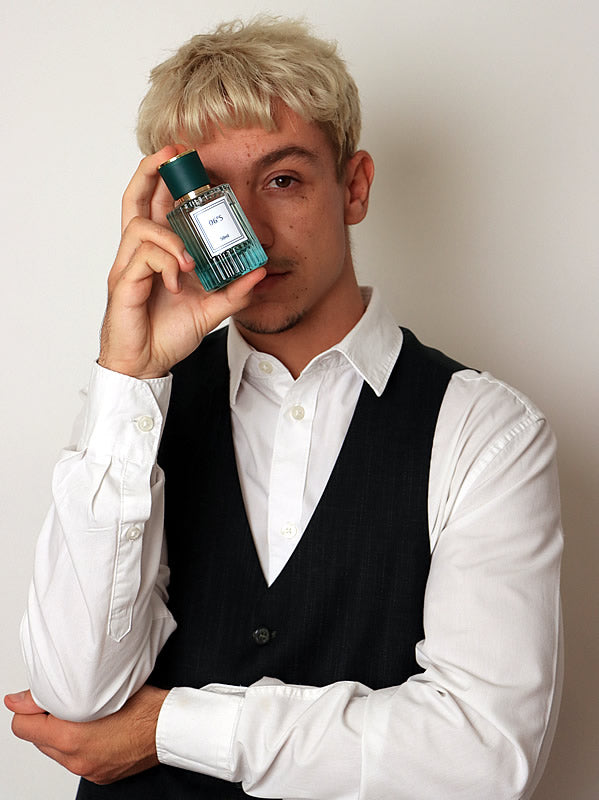 06°Scent - bold blend of fresh fruits over smoky woods, jasmine, and deep moss